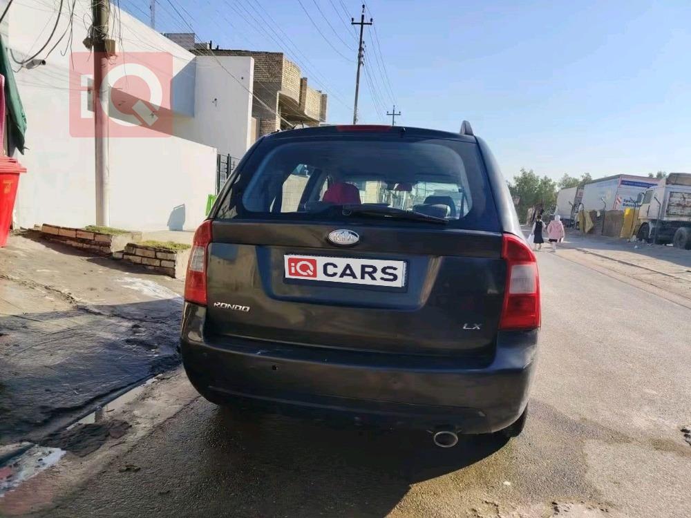 كيا كارينز